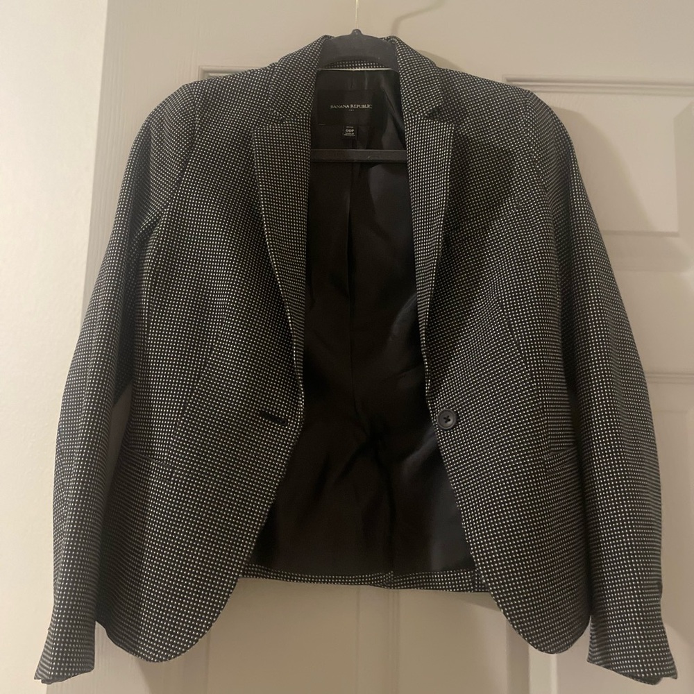 Women’s 00P Banana Republic Black & White patterned blazer